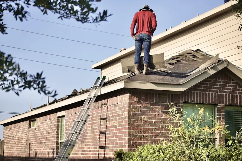 Professional roofer working on a residential roof in Rhod-Ayr